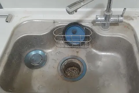 水槽清洗前
